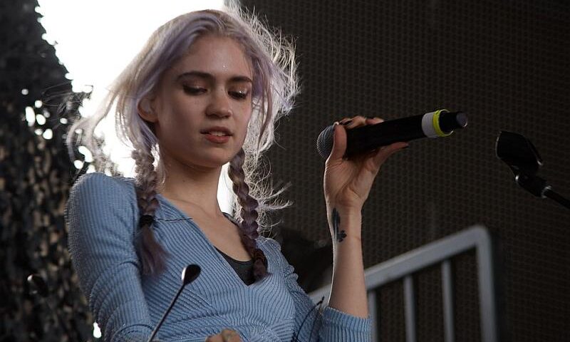Grimes czyli Claire Boucher - dziewczyna Elona Muska i ich dziecko Tau Techno Mechanicus